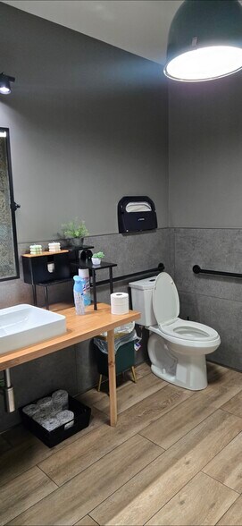 More Photos Of 5055 Exposition Blvd, Los Angeles Loft Creative Space For Lease