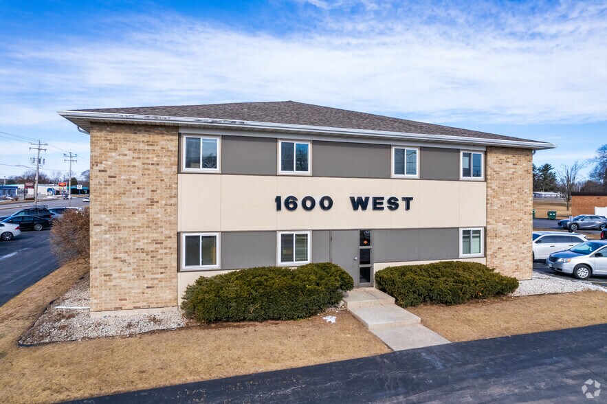 More Photos Of 1600 Shawano Ave, Green Bay Office For Lease