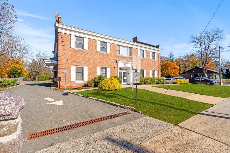 More Photos Of 434 Main St, Chatham Bank For Lease