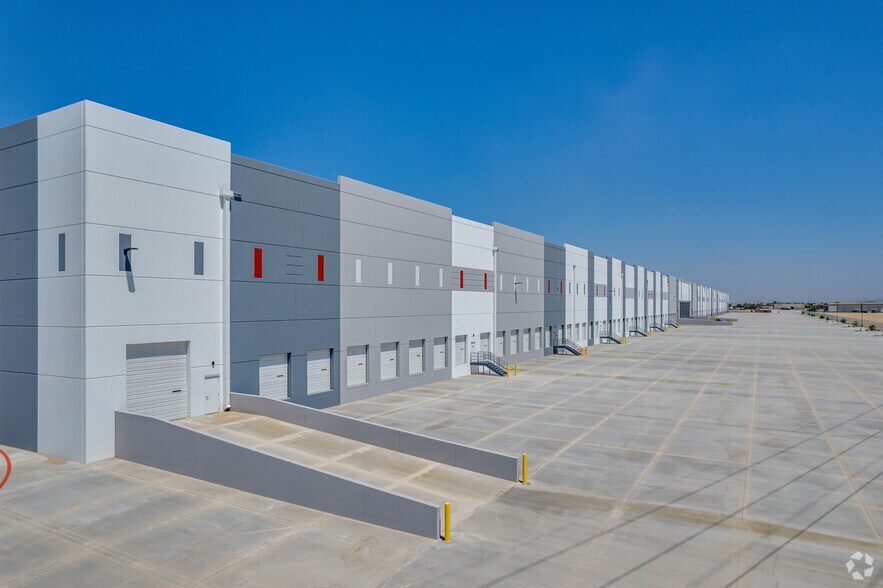 More Photos Of 16155 W Elwood St, Goodyear Distribution For Lease