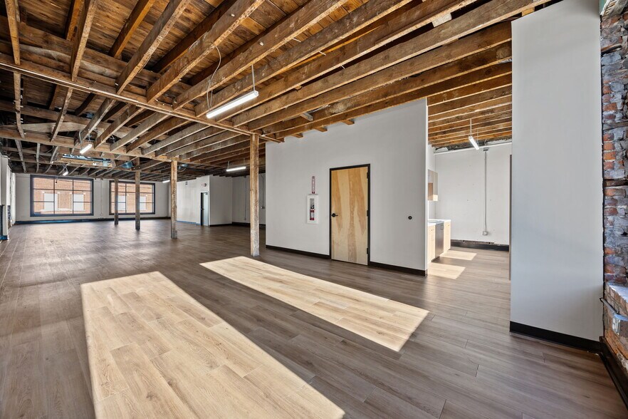 More Photos Of 207 S Garnett St, Henderson Flex For Lease