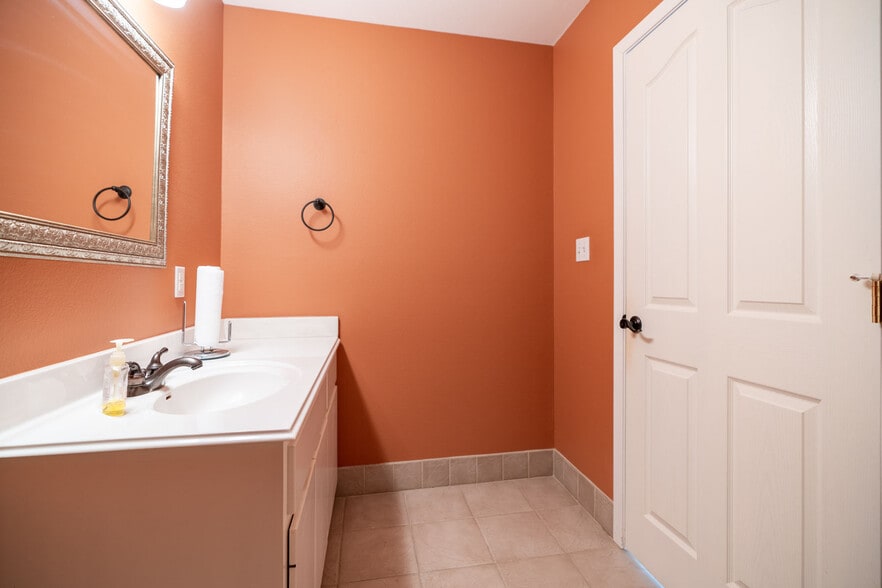 More Photos Of 806 W 11th St, Austin Office Residential For Sale