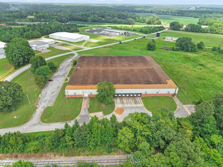 More Photos Of 479 Swanson Dr, Dresden Manufacturing For Lease