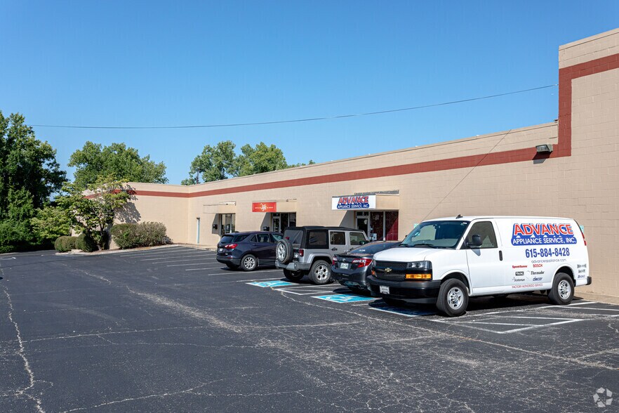 More Photos Of 1830 Air Lane Dr, Nashville Showroom For Lease