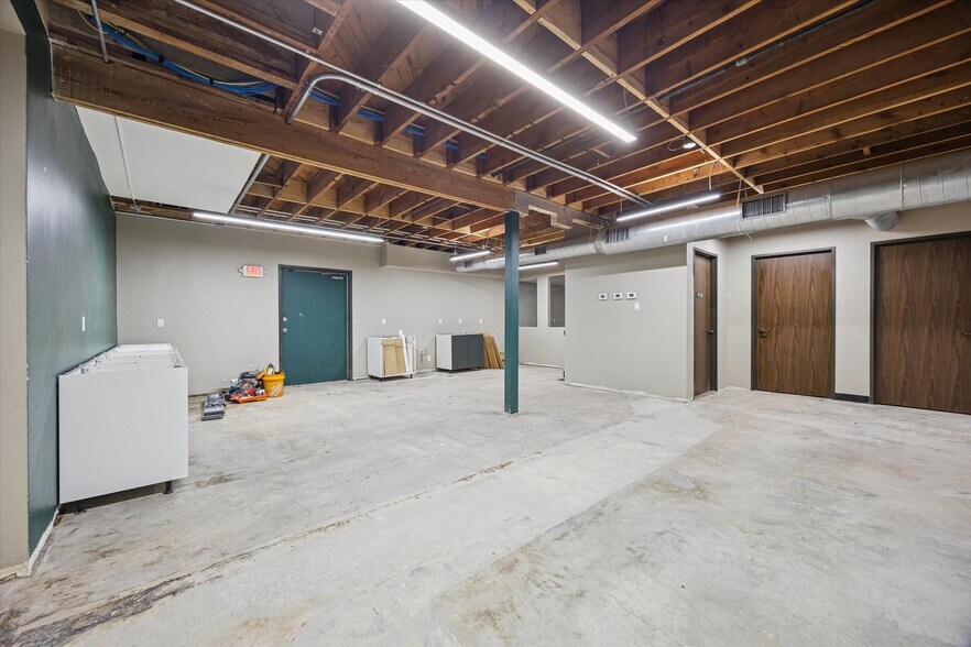 More Photos Of 4901 Yale St, Houston Office For Sale