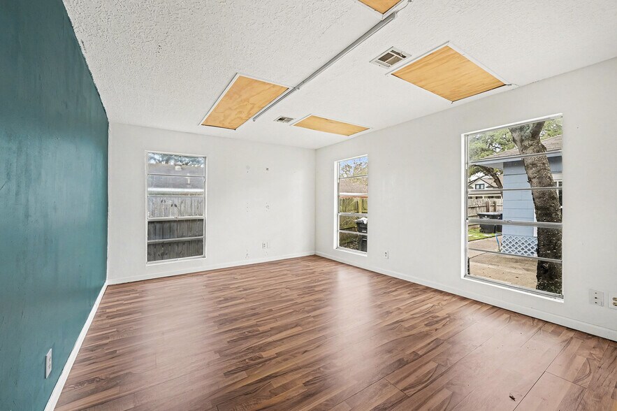 More Photos Of 5711 5th St, Katy Medical For Lease