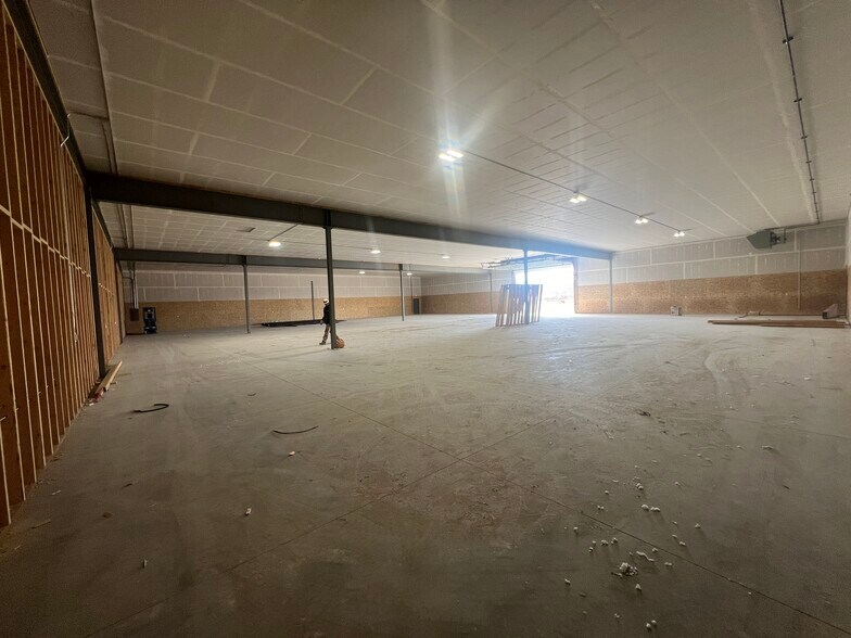 More Photos Of 94 Pokorny Rd, Anaconda Industrial For Lease