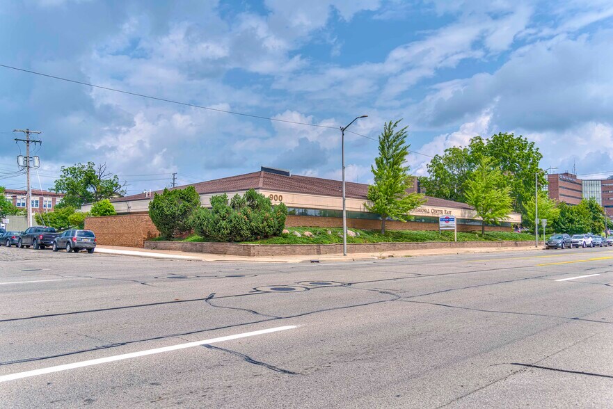 Primary Photo Of 900 E Michigan Ave, Jackson Office For Sale