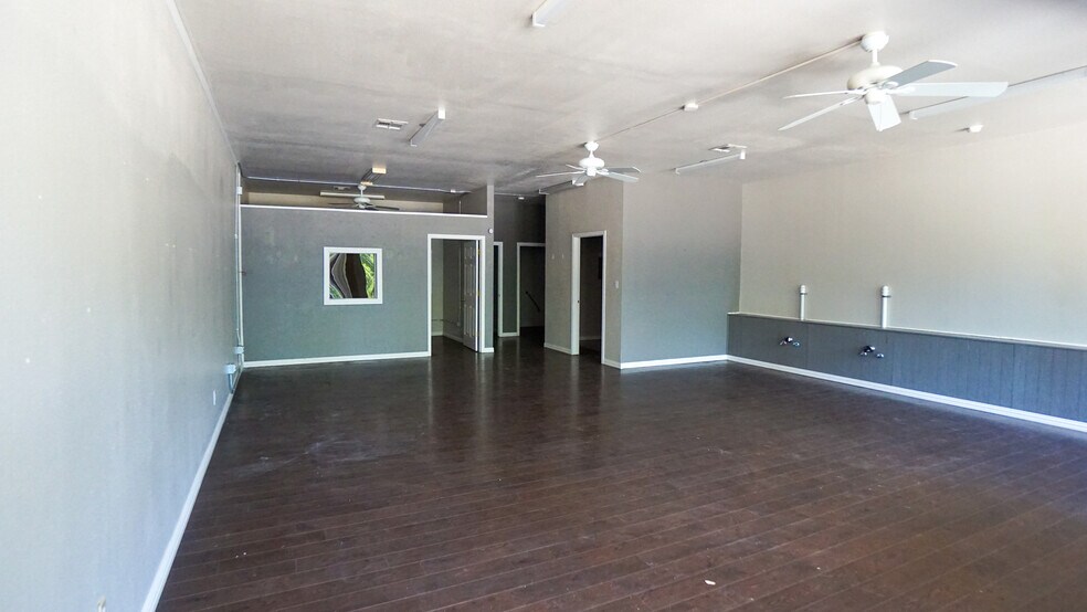 More Photos Of 805 N Main St, Salado Unknown For Lease