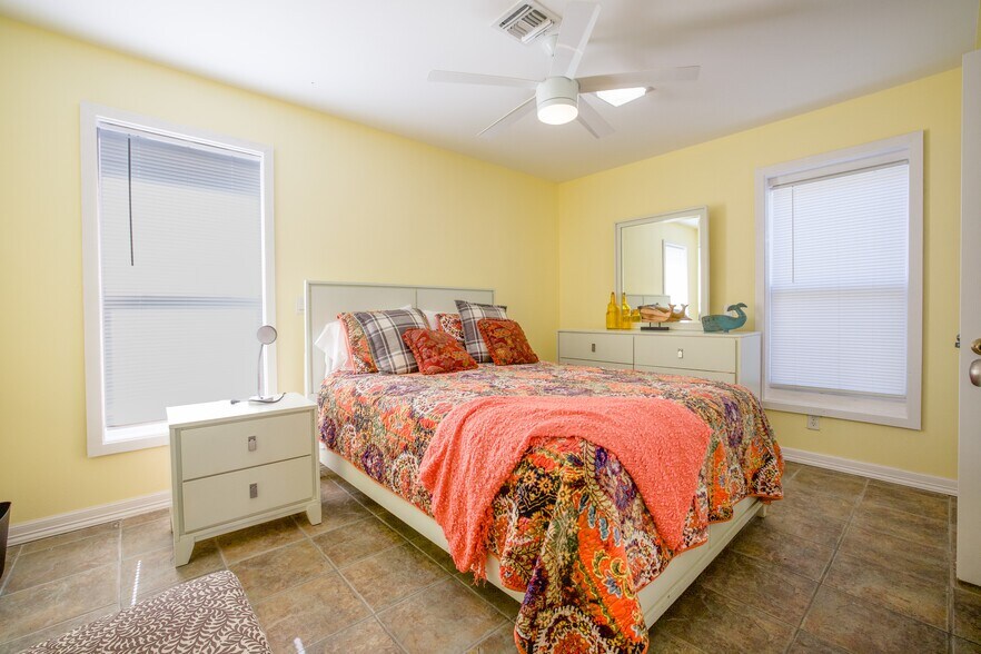 More Photos Of 129 E Esperanza St, South Padre Island Apartments For Sale