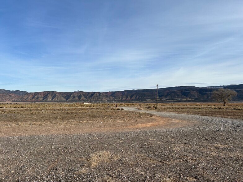 More Photos Of 2700 Kane Springs Rd, Parowan Warehouse For Lease