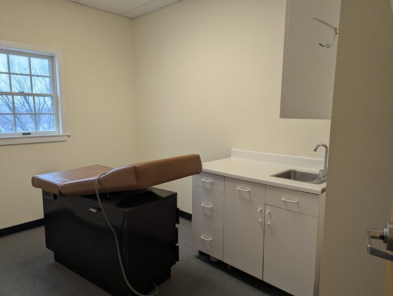 More Photos Of 111-117 New Haven Ave, Derby Medical For Lease