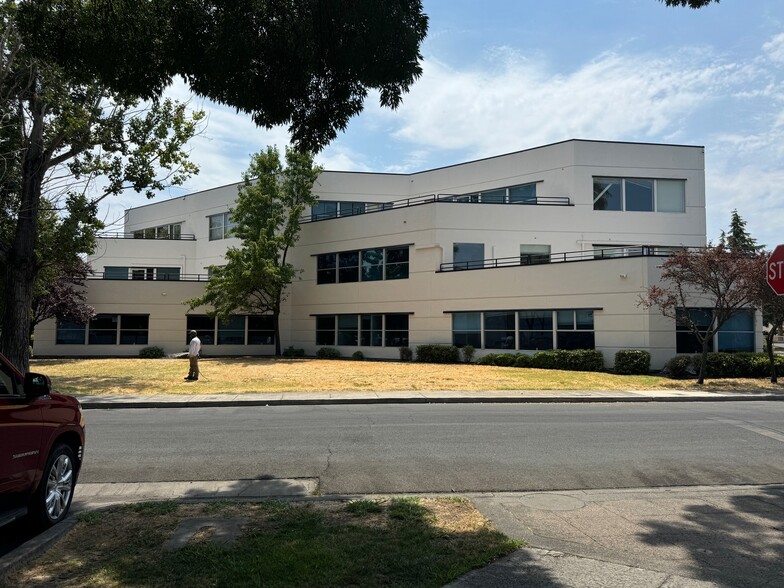 Primary Photo Of 55 1st St, Lakeport Medical For Lease