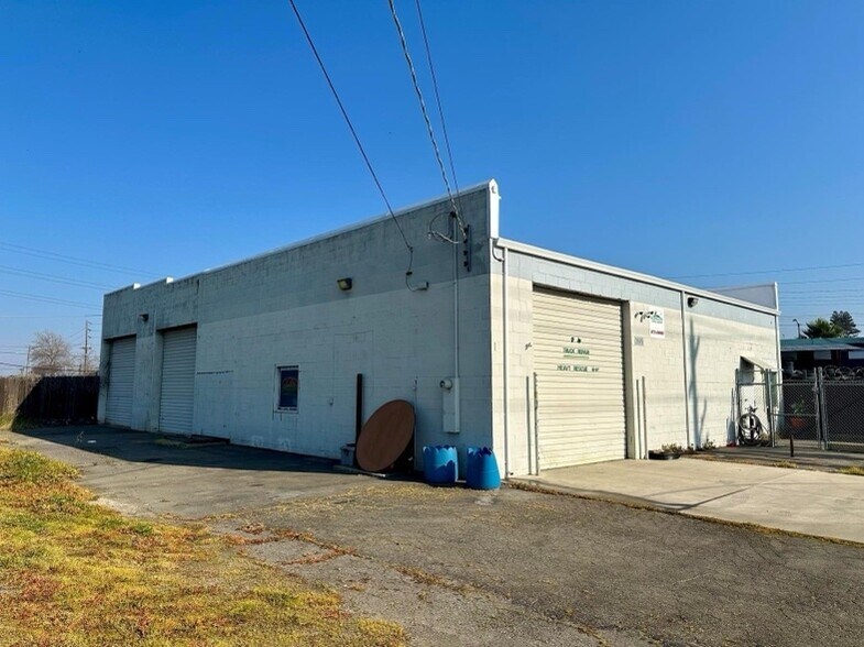 More Photos Of 3641-3645 51st Ave, Sacramento Warehouse For Lease