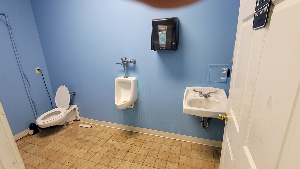 More Photos Of 35 High St, Poughkeepsie Warehouse For Lease