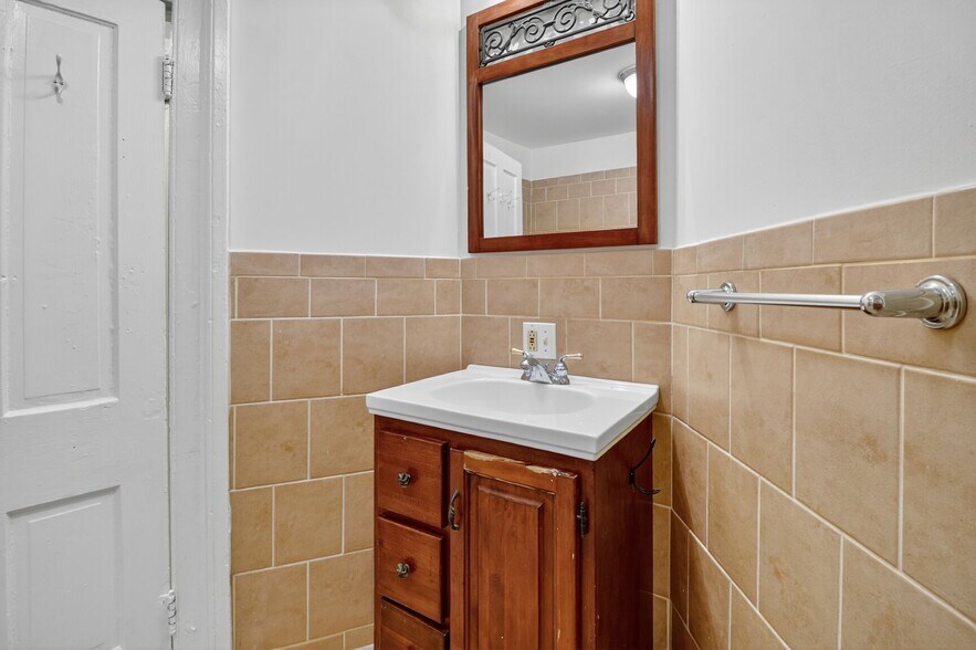 More Photos Of 1404 Madison Ave, Baltimore Apartments For Sale