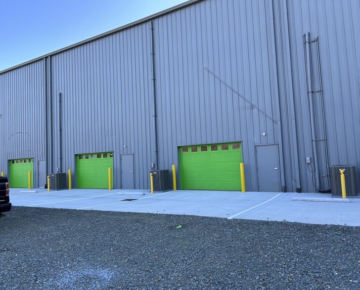 Primary Photo Of 533 N Park Ave, Burlington Warehouse For Lease