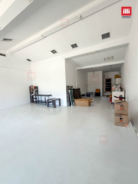 More Photos Of 12222 Ventura Blvd, Studio City Storefront For Lease