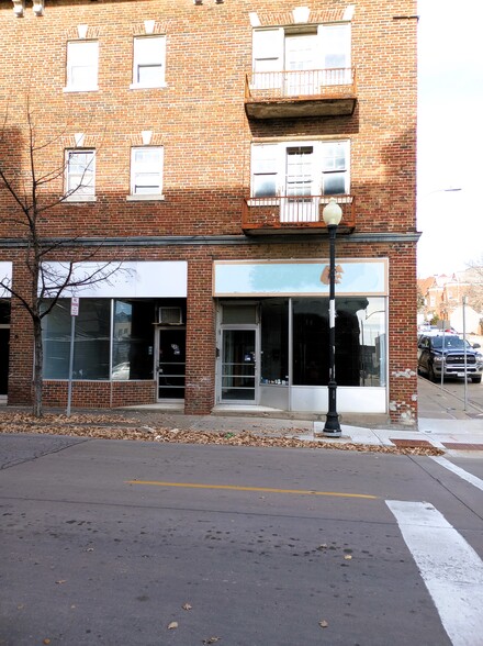 Primary Photo Of 727 Francis St, Saint Joseph Storefront Retail Office For Lease