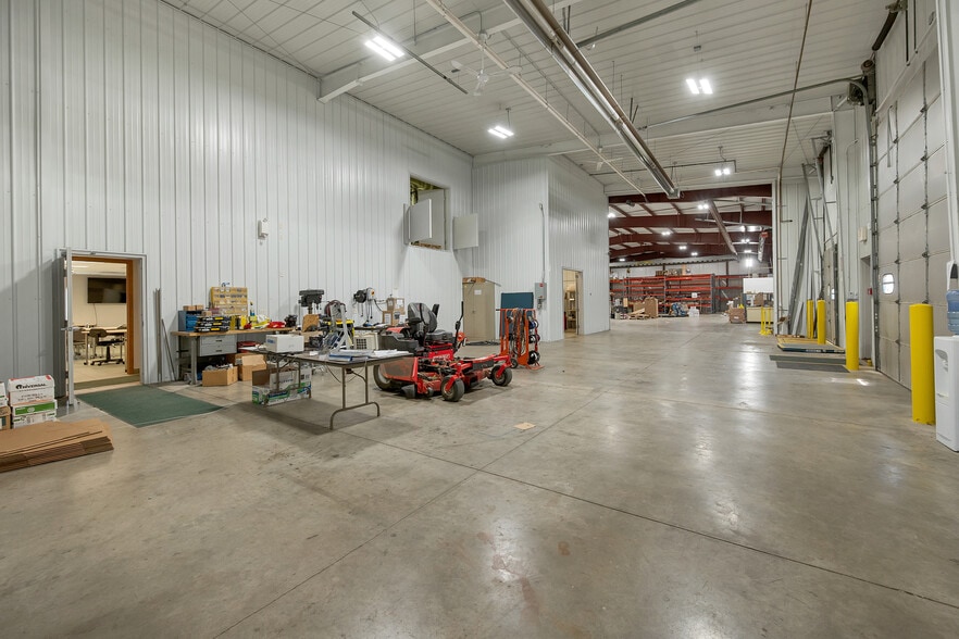 More Photos Of 1725 Suburban Dr, De Pere Manufacturing For Sale
