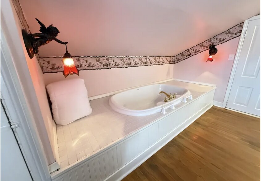 More Photos Of 1004 Park Ave, Galena Specialty For Sale