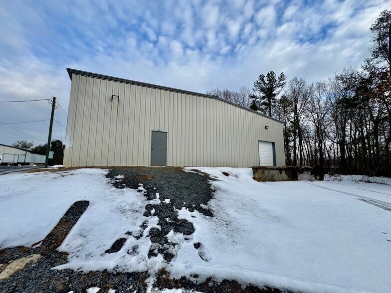 More Photos Of 2454B N Fayetteville St, Asheboro Warehouse For Lease
