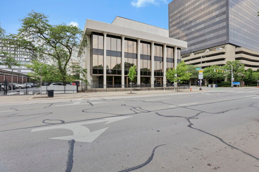 More Photos Of 141 E Town St, Columbus Office Residential For Lease