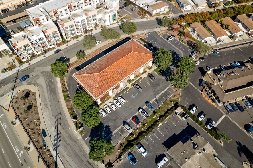 More Photos Of 310 S Wells Rd, Ventura Bank For Lease