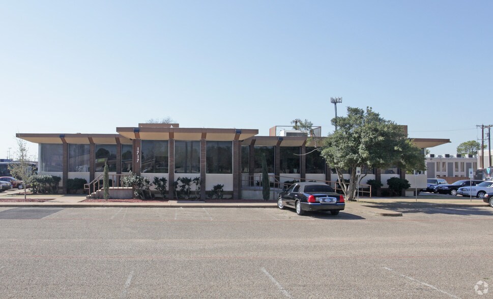 More Photos Of 1717 W Euless Blvd, Euless Office For Sale