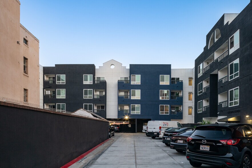 More Photos Of 200-208 N Broadway, Santa Ana Storefront Retail Office For Lease