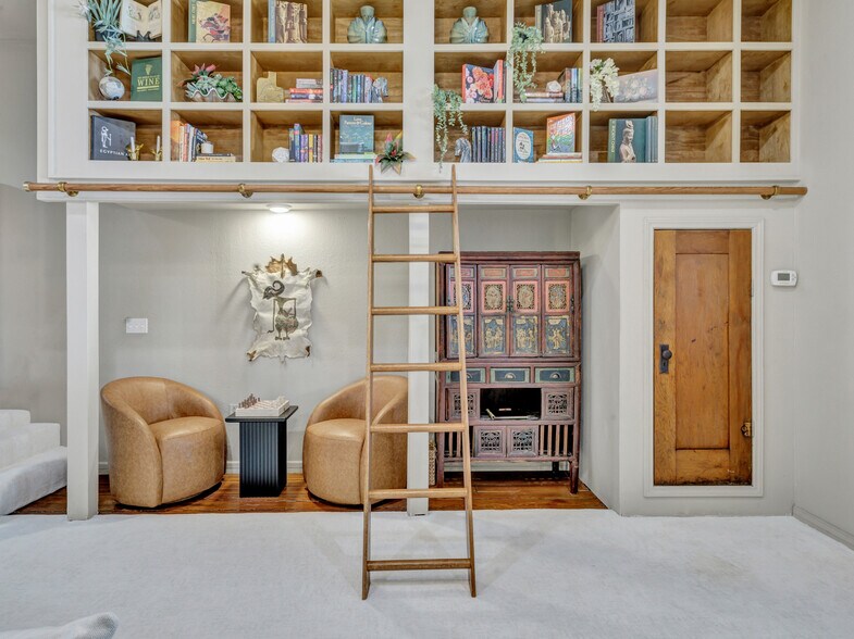 More Photos Of 106 W Main St, Pilot Point Storefront For Sale