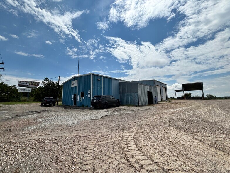 More Photos Of 10959 Highway 290 W, Brenham Warehouse For Sale