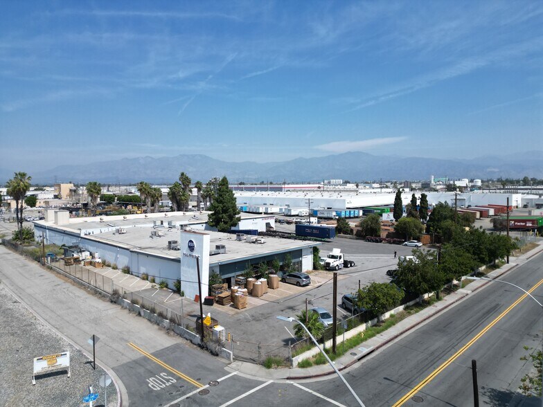 More Photos Of 125 N Vineland Ave, City of Industry Distribution For Lease