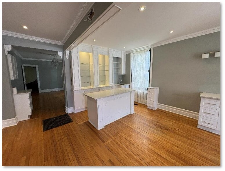More Photos Of 636 Somerset St W, Ottawa Storefront For Sale