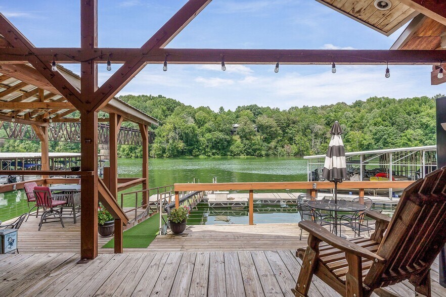 More Photos Of 1967 Rock Island Rd, Rock Island Marina For Sale