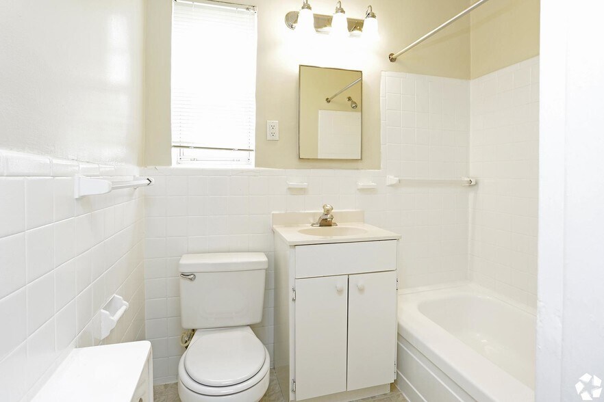 More Photos Of 3301 Chillum Rd, Mount Rainier Apartments For Sale