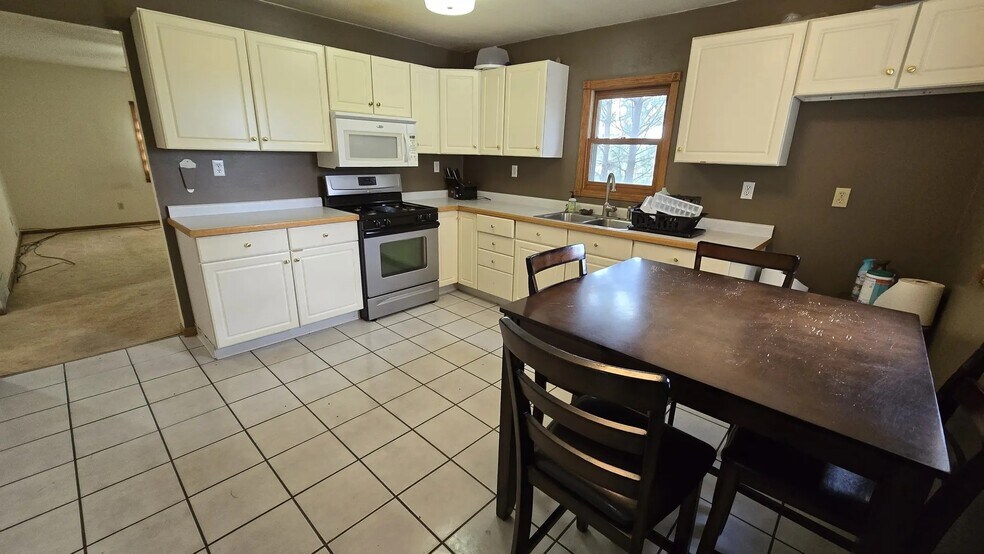 More Photos Of 5678 134th Ave NW, Williston Office For Sale