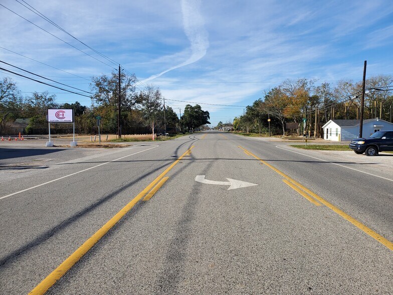 More Photos Of 127-129 Grand Ave, Bacliff Restaurant For Lease