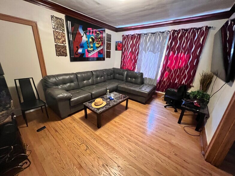 More Photos Of 2433 W 69th St, Chicago Apartments For Sale