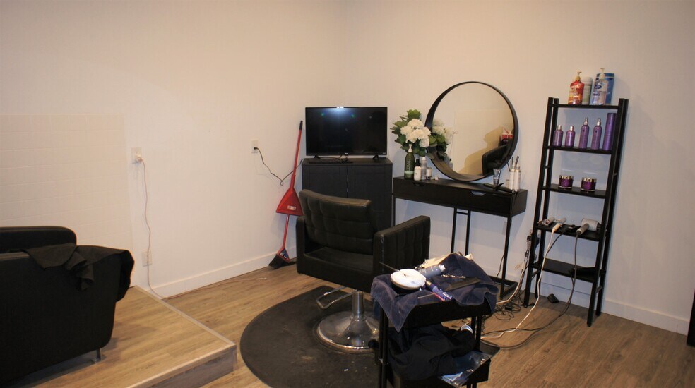 More Photos Of 134 Pembina Rd, Sherwood Park Flex For Sale