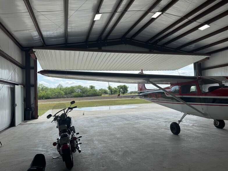 More Photos Of 463 Texas Heritage Dr, La Vernia Airplane Hangar For Sale