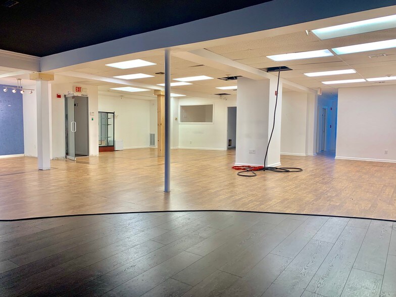 More Photos Of 1812-1814 Merrick Rd, Merrick Office For Sale