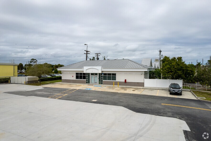 More Photos Of 1760 E Merritt Island Cswy, Merritt Island General Retail For Lease
