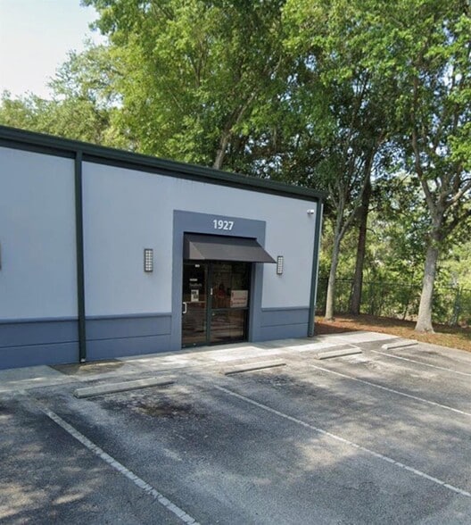 Primary Photo Of 1917-1927 Passero Ave, Lutz General Retail For Lease