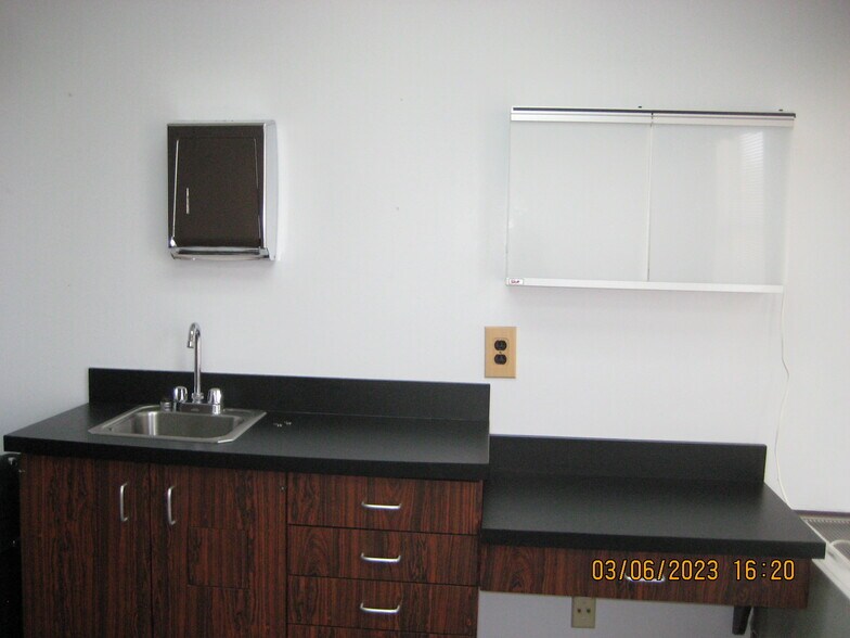 More Photos Of 59 Avenue at the Commons, Shrewsbury Medical For Lease