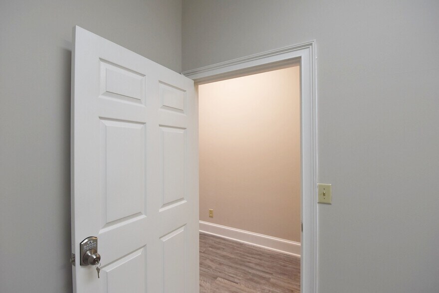 More Photos Of 109 N 85 Pky, Fayetteville Office For Lease