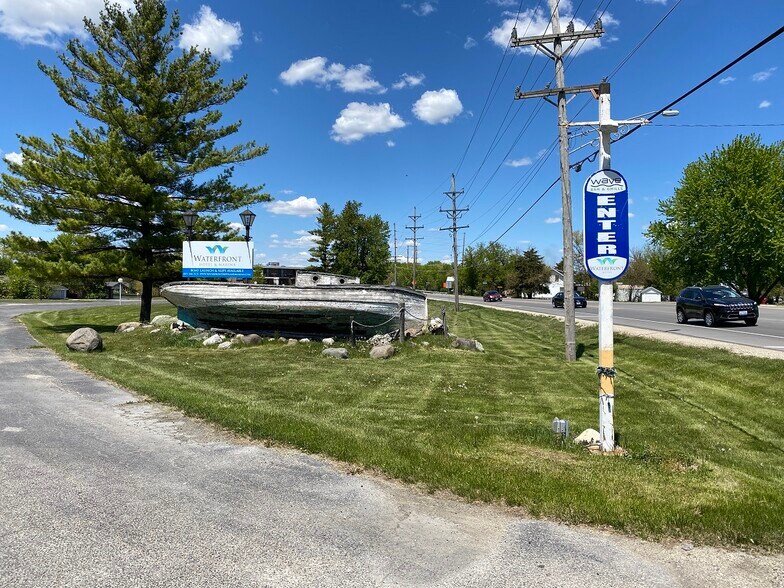 More Photos Of 3309 N Chapel Hill Road, Johnsburg Hotel For Sale