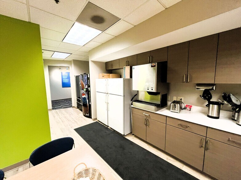 More Photos Of 20 Allen Ave, Webster Groves Office For Lease