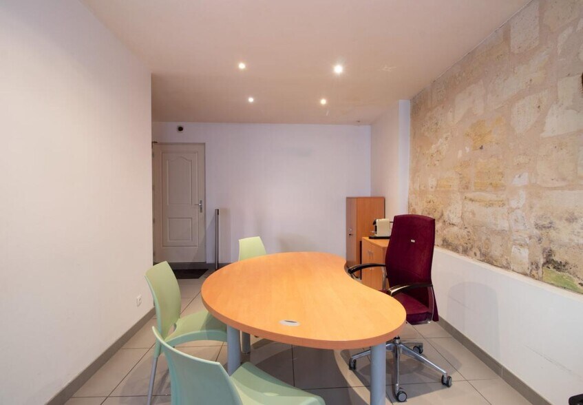 More Photos Of 56 Rue Borie, Bordeaux Office For Sale