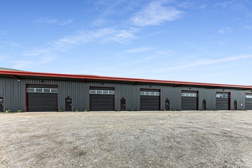More Photos Of 5680 Browns Canyon Rd, Peoa Showroom For Lease